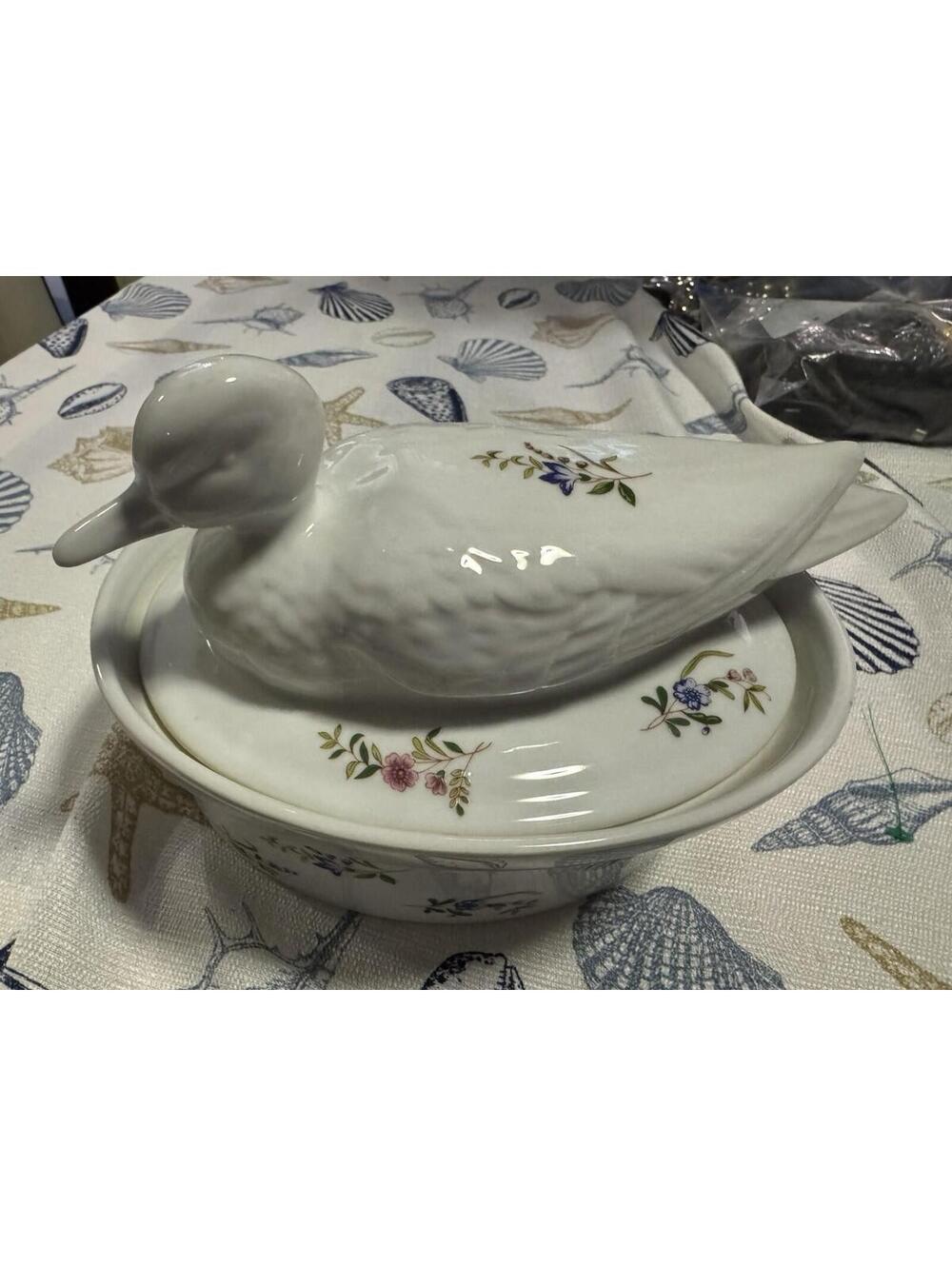 BIA Duck Cordon Bleu Ceramic Covered Casserole Dish Tureen Farmhouse Country vtg